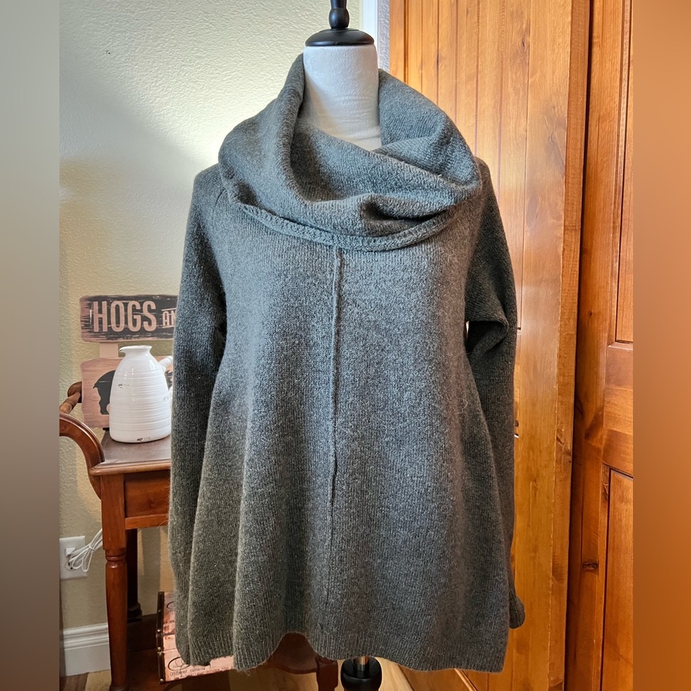 **Gorgeous Sweater made with Alpaca fur**